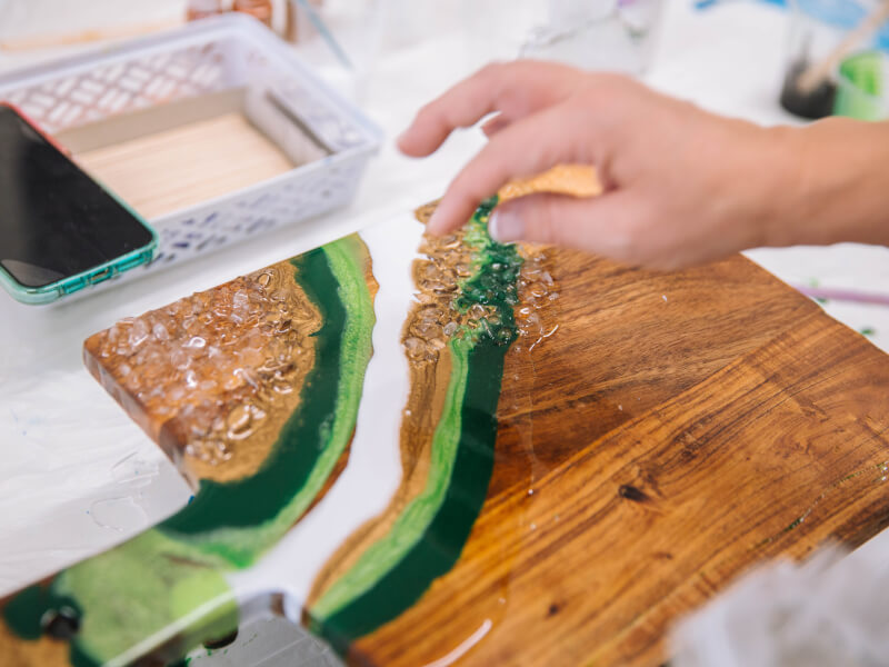 DIY resin cheeseboard